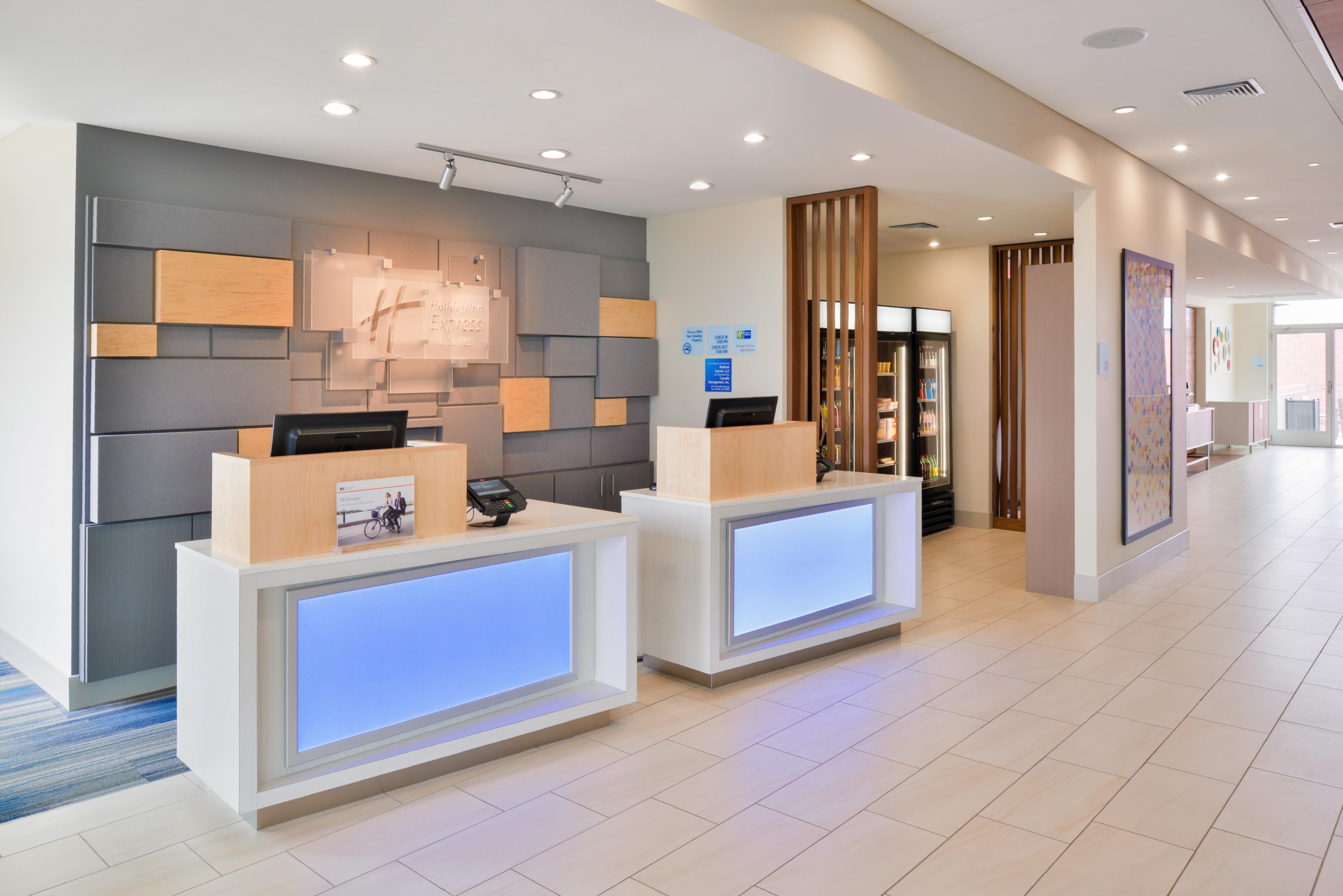 Holiday Inn Express&Suites Madison Exterior foto