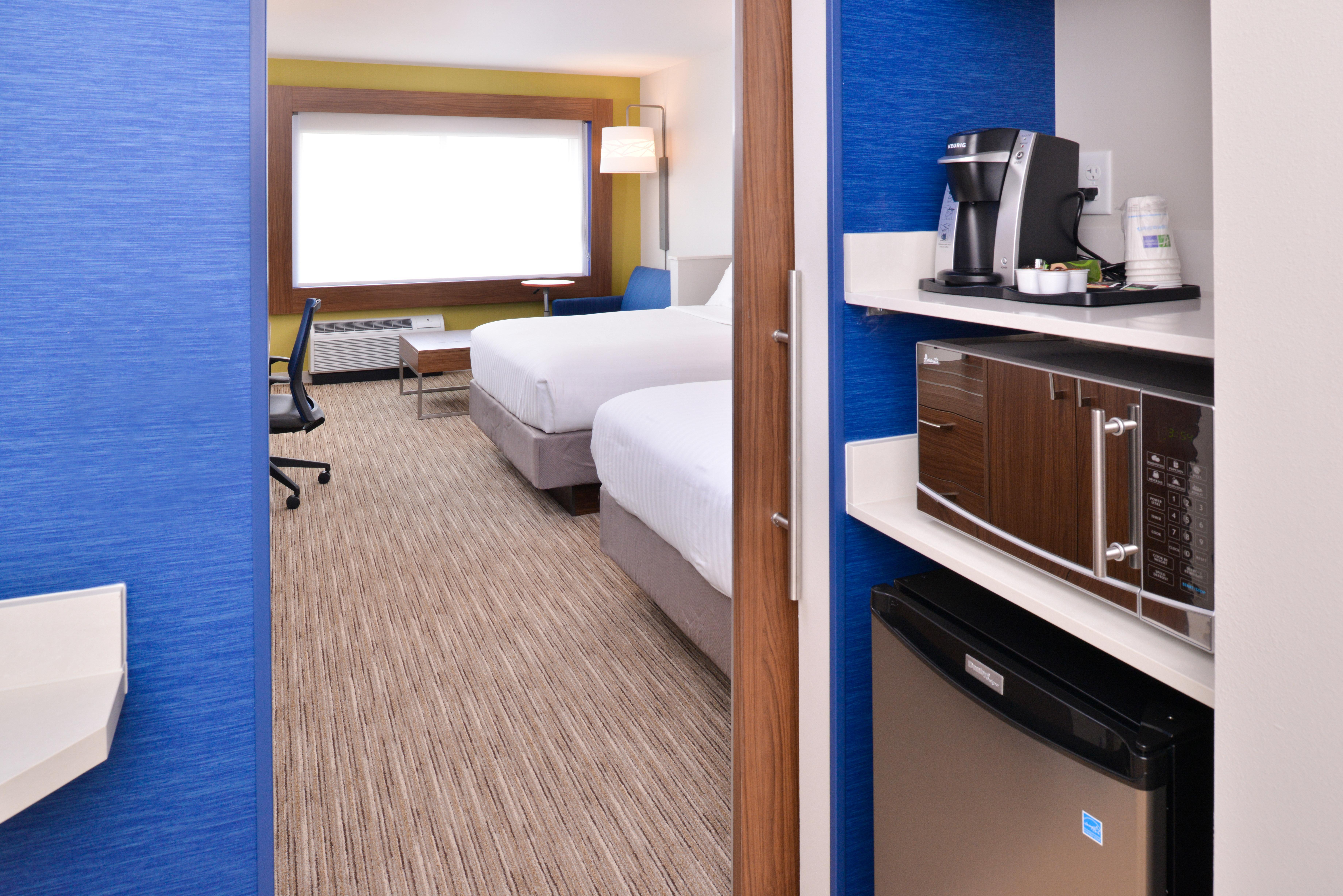 Holiday Inn Express&Suites Madison Exterior foto